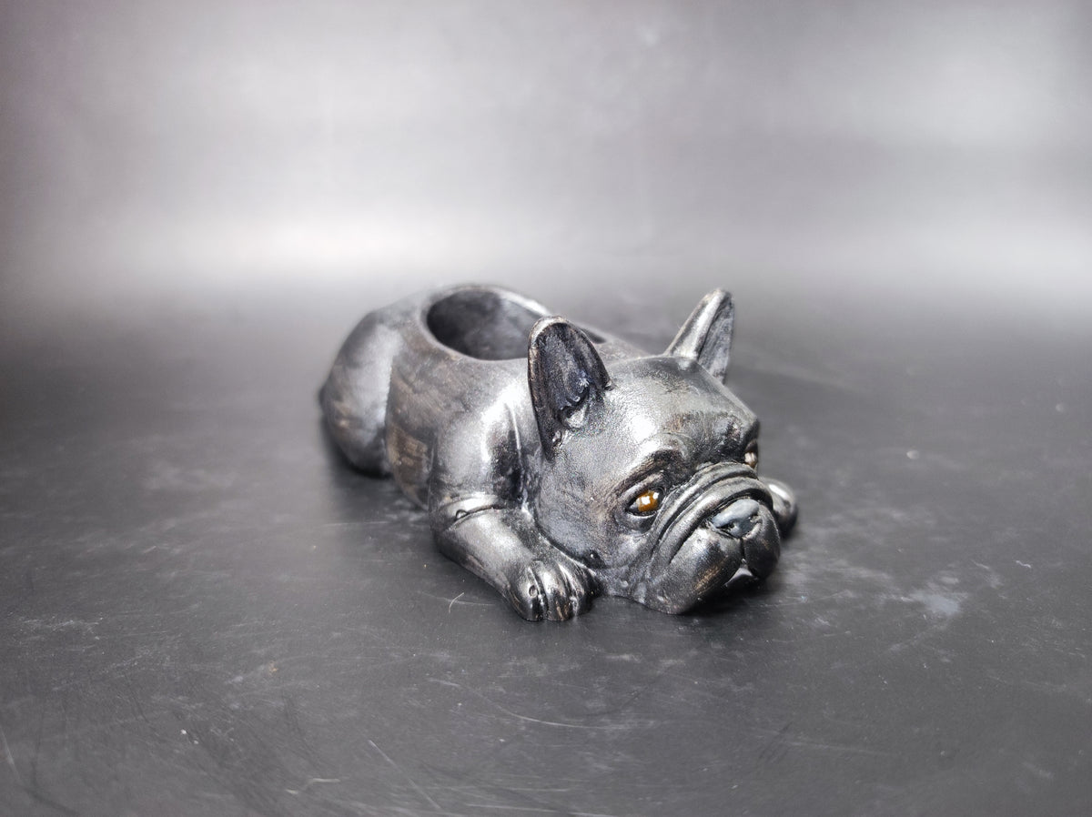 Fekvő francia bulldog Iron